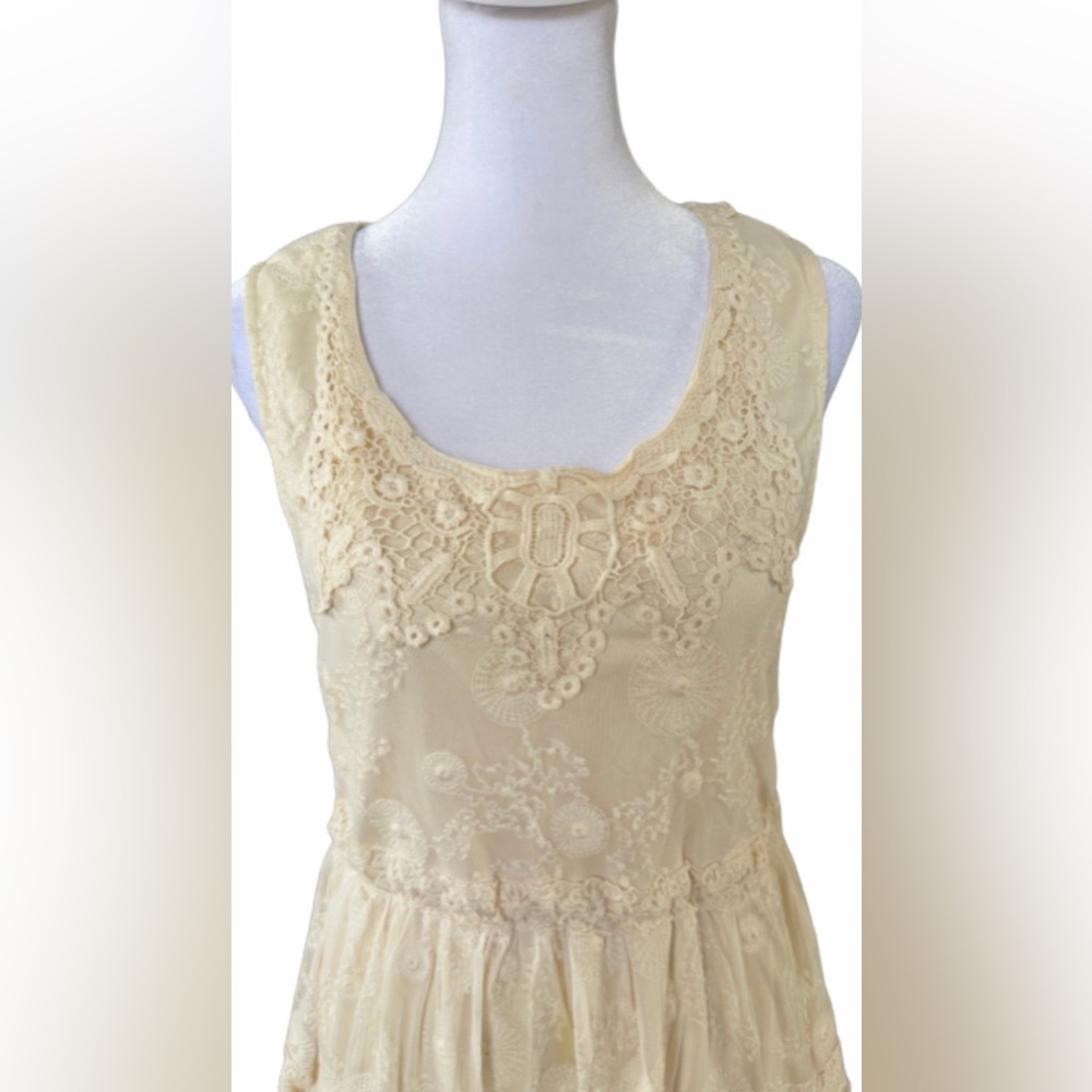 Cream Lace Sleeveless Dress - Picture 3 of 5